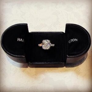The ring Chuck gave to Blair in Gossip Girl, love it.